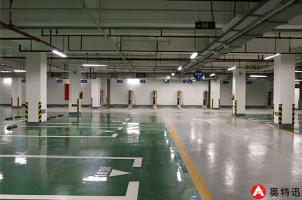 奧特迅地下停車場.jpg